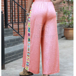 Pantalones Deportivos Bordados con Logotipo Personalizado para Mujer, con Textura Suave y Estilo Moderno - Product Image 2