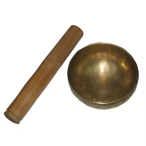 Cuencos Cantores de Metal Chapados en Oro Grabados, Estilo Moderno y Tradicional, para Promover el Movimiento Lento y Consciente y la Respiración Intencional - Product Image 1