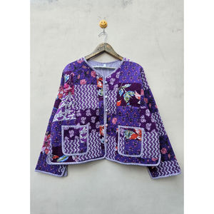 เสื้อแจ็กเก็ตผ้านวมลาย Kantha ทำด้วยมือผ้าที่มีคุณภาพสูงโอบกอดโบฮีเมียนสง่างามสวมใส่สบายและทนทานสำหรับฤดูหนาว - Product Image 1