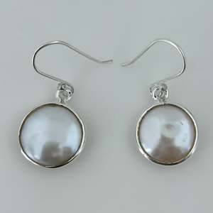 Pendientes Colgantes de Perlas de Agua Dulce Hechas a Mano, Elegantes, de Plata de Ley, Joyería con Estilo Adorable para el Mes de Junio - Product Image 4