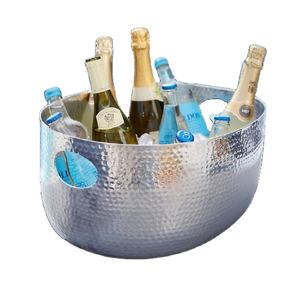 Barril de Cerveza Grande de Metal Martillado con Acabado Elegante en Platería, Perfecto para Bodas, Fiestas y Bares - Product Image 1