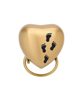 Patte d'urne souvenir en laiton en forme de coeur gravée avec une urne souvenir en métal massif fini étain à vendre - Product Image 6