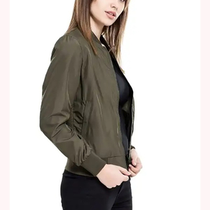 Vestes d'université en satin recadrées pour femmes personnalisées OEM de haute qualité Nouvelles vestes Bomber élégantes pour femmes Offre Spéciale vestes en satin pour femmes - Product Image 4