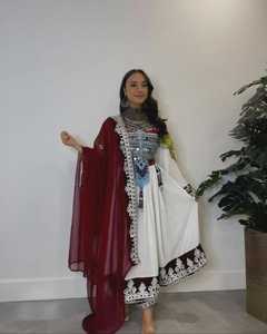 Prix négociable robes vintage afghanes top vente robe Kuchi dans des couleurs personnalisées avec matériau en velours et décoration d'appliques - Product Image 4