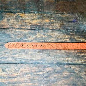 Cinturón Occidental de Cuero Vacuno Genuino Tallado a Mano de Primera Calidad, Hebilla de Aleación de Zinc con Diseño de Pirámide con Tachuelas, Tamaño Personalizado para Hombre y Mujer - Product Image 2