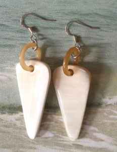 Pendientes de cuerno de búfalo hechos a mano de alta calidad, joyería de cuerno natural de gran venta para Mujer | Ligero y ecológico - Product Image 1