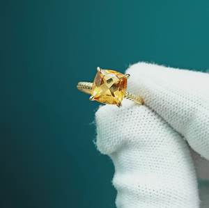 แหวนเงินแท้ชุบทอง 18K ประดับพลอยซิทริน ดีไซน์โรแมนติกเก๋ไก๋ วงแหวนบิดเกลียว เครื่องประดับผู้หญิงสำหรับงานแต่งงานและงานปาร์ตี้ - Product Image 6