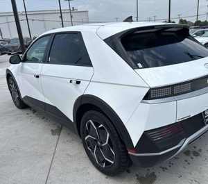 IONIQ 5 4 portes électrique haute performance 2022, longue autonomie, double moteur, transmission intégrale, charge rapide et intérieur spacieux - Product Image 3