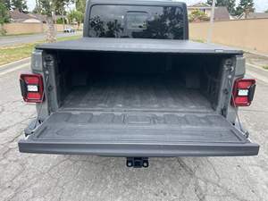 Gladiator California Edition 2021 4x4 con Acabado Transparente en Gris Sting, de Propietario Californiano, Modificaciones Todoterreno - Product Image 4