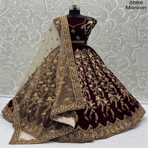 Lourd beau velours de créateur à la demande avec broderie de paillettes Lehenga Choli - Product Image 1