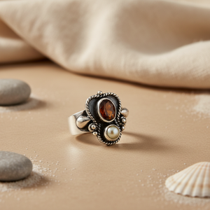 Anillo de cóctel vintage de plata 925 con granate y perla de agua dulce en engaste de bisel, unisex, para uso diario. - Product Image 1