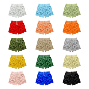Shorts en tissu maille peigné de couleur personnalisée pour hommes - Shorts de sport légers et respirants avec logo personnalisé, plus de 15 options vibrantes - Product Image 2