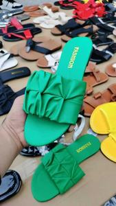 Venta Directa de Fábrica de Pantuflas Baratas para Mujer Africana Nuevas Sandalias Planas de Playa de Moda para Verano en Stock al Por Mayor - Product Image 4