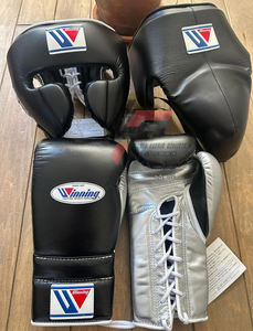 Ensemble de gants de boxe de qualité supérieure, fabrication en usine, design personnalisable, ensemble de boxe professionnel pour la lutte et l'entraînement, OEM. - Product Image 2