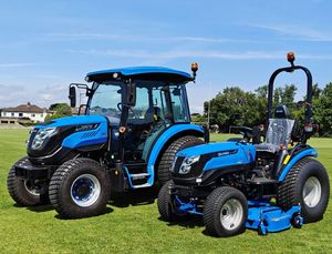 Eficiente tractor cortacésped Solis Mini en venta, con motor diésel, compacto, 4x4, sistema de corte potente, ideal para pequeñas explotaciones agrícolas. - Product Image 2