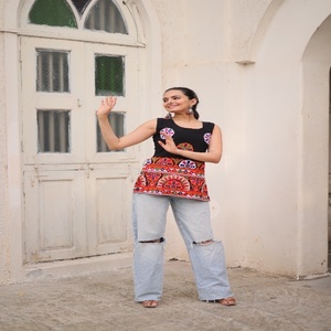 Designer Georgette Avec Kutchi Gamthi Work Kurti Femme Mode Exportateur Mondial Au Taux Le Plus Bas - Product Image 1