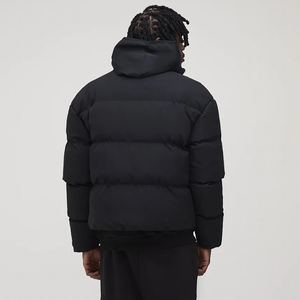 Venta al por mayor de OEM, chaqueta acolchada para hombre, ropa deportiva de invierno personalizada, resistente al viento e impermeable, acolchado, logotipo negro sólido en la parte delantera - Product Image 3