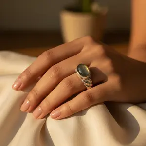 Anillo de Plata 925 para Mujer con Labradorita, Corte Princesa y Diamantes de Corte Oval, Certificado IGI, para Regalo - Product Image 3