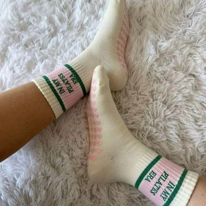 Calcetines Deportivos Antideslizantes con Soporte de Arco y Agarre en Talón y Puntera para Yoga, Pilates y Entrenamiento en Gimnasio, Modelo Vanilla Cream Grip Crew - Product Image 4