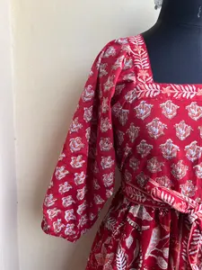 Robe midi d'été rouge à encolure carrée en coton imprimé main robe midi à encolure carrée robe mi-longue avec ceinture - Product Image 2