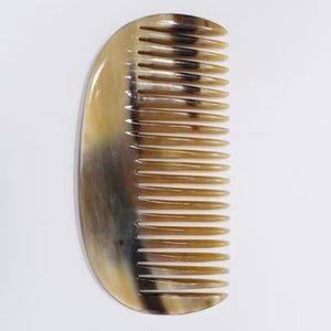 Peine de peluquería de bolsillo grueso mate de diente ancho portátil para mujer al por mayor estilo Animal pulido para artesanías naturales húmedas - Product Image 1