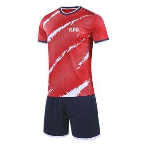 Uniforme de football léger, respirant et à séchage rapide avec manches courtes, nom d'équipe personnalisé, fabriqué en tissu 100% polyester de haute qualité - Product Image 1