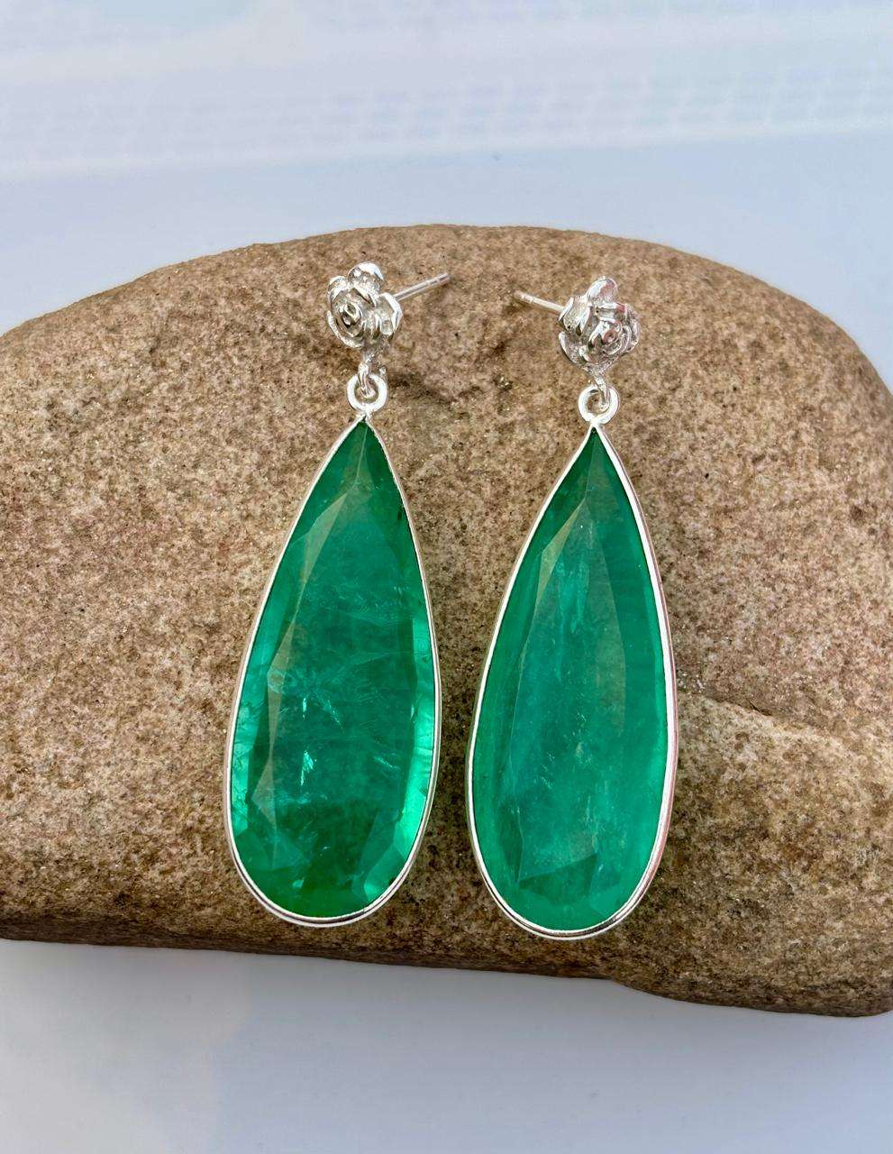 สีเขียว