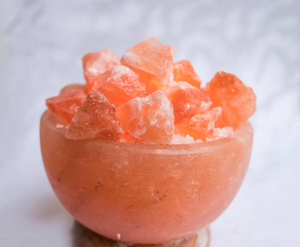 Lampe de bol de sel rose de l'Himalaya sophistiquée en verre sculpté à la main sel de roche naturel Style d'amour produit artisanal de haute qualité pour l'exportation - Product Image 2