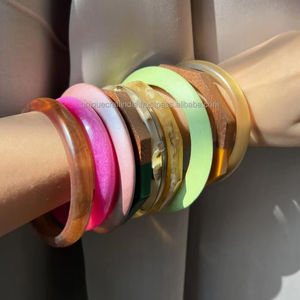 Bracelets en résine acrylique de couleur personnalisée en gros pour femmes, bracelets ronds légers faits à la main pour un usage quotidien, fête - Product Image 1