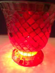 Portavelas de luz de té rojo rubí mosaico con 5/8 azulejos adjuntos - Product Image 2