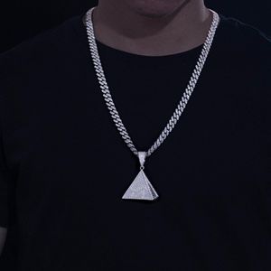 Colgante de pirámide de moissanita S925 con patrón de mal de ojo - Product Image 2