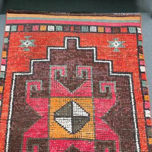 Alfombra Turca Vintage, Alfombra de 3x10.1 pies, Alfombra de Lana Abstracta Roja Marrón - Product Image 2