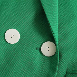 Traje de negocios de triple botonadura transpirable hecho a medida para mujer, atuendo de oficina elegante a medida en 2025 - Product Image 5