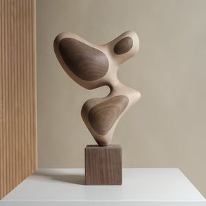 Escultura decorativa de madera con tallas florales que agregan belleza natural, profundidad artística y elegancia a los espacios interiores del hogar - Product Image 1