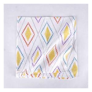 Vente en gros de serviette en tissu de marque minimaliste de style européen noir brillant au toucher de soie mignon pour salle à manger de mariage 100% coton certifié GOTS - Product Image 4