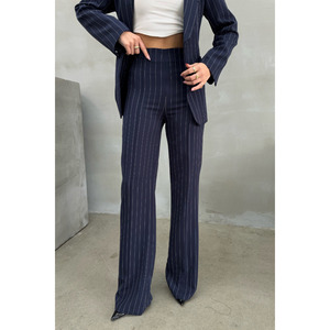 Completo da donna in due pezzi giacca e pantaloni con cintura a righe - Product Image 6
