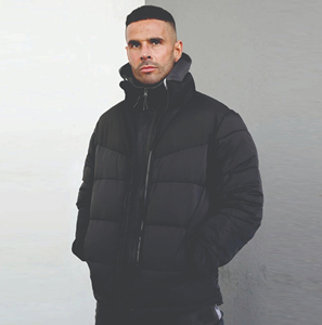 Veste matelassée pour hommes en nylon personnalisé en gros Vestes matelassées pour l'hiver Vestes matelassées à capuche amovibles brillantes pour hommes respirantes personnalisées OEM - Product Image 5