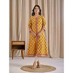 Kurti Amarillo con Estampado Floral, Vestido Tradicional Indio de Algodón y Rayón, Estampado a Mano con Butti Block, para Uso Diario y Fiestas - Product Image 6