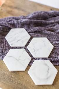 Nouvel ensemble de sous-verres en marbre avec un design attrayant, idéal pour les maisons élégantes et les idées de décoration intérieure haut de gamme - Product Image 2