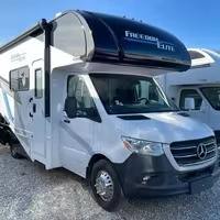 Autocaravana Compacta 590 Todoterreno de Lujo, Autopropulsada 4x4, para Todas las Estaciones, Precio Económico - Product Image 2