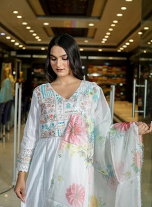 ชุดเดรสปักลายสไตล์ anarkali อินเดียสำหรับผู้หญิงชุดเดรสผู้หญิงสไตล์อินเดียชุดซาลวาร์คอตตอนแบบดั้งเดิม - Product Image 5