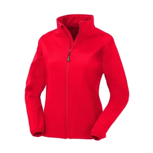 Veste softshell recyclée pour femme, équipement de randonnée durable et sac étanche, vêtements d'aventure en plein air écologiques - Product Image 4