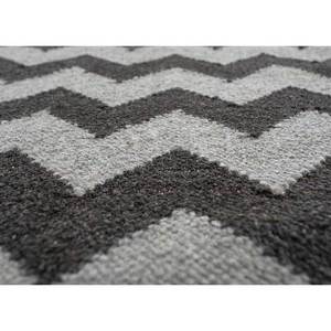 Alfombra Rectangular de Lana y Yute Tejida Plana Gris y Negra con Rayas Abstractas y Chevron para Uso en el Hogar de Adolescentes - Modelo Dwrm-170 - Product Image 3
