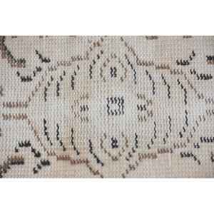 Tapis turc vintage 2,6x8,3 pieds, tapis à carreaux beige en laine - Product Image 5