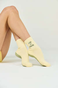 Calcetines de Pilates Personalizados al por Mayor, Calcetines de Yoga Antideslizantes con Logotipo de Texto Básico Personalizado Bordado para Mujer, Accesorios para Estudio - Product Image 6