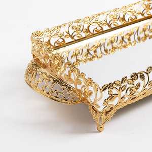 Bandeja de regalo de metal de diseño decorativo hecho a mano Uso de boda en precio al por mayor de La India - Product Image 4