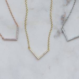 สร้อยคอ V chevron Dainty Minimalist เครื่องประดับสร้อยคอชั้นสำหรับผู้หญิงของขวัญที่หรูหราสำหรับเครื่องประดับที่เรียบง่ายในชีวิตประจำวันของเธอ - Product Image 4