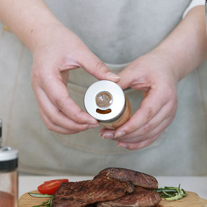 Recipientes Cuadrados de Vidrio para Especias con Tapas Mezcladoras Diseñados para una Fácil Dispensación y Almacenamiento Organizado de Condimentos y Hierbas - Product Image 6