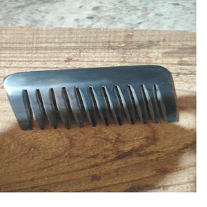 Peignes en corne de buffle sculptés à la main fabriqués sur mesure avec des cornes de buffle naturelles, idéaux pour les magasins d'accessoires capillaires - Product Image 5