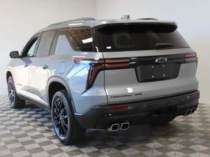 Chevrolet Traverse LT AWD 2024, conduite à gauche, intérieur foncé, sièges en tissu, automatique, SUV R19 - Product Image 3